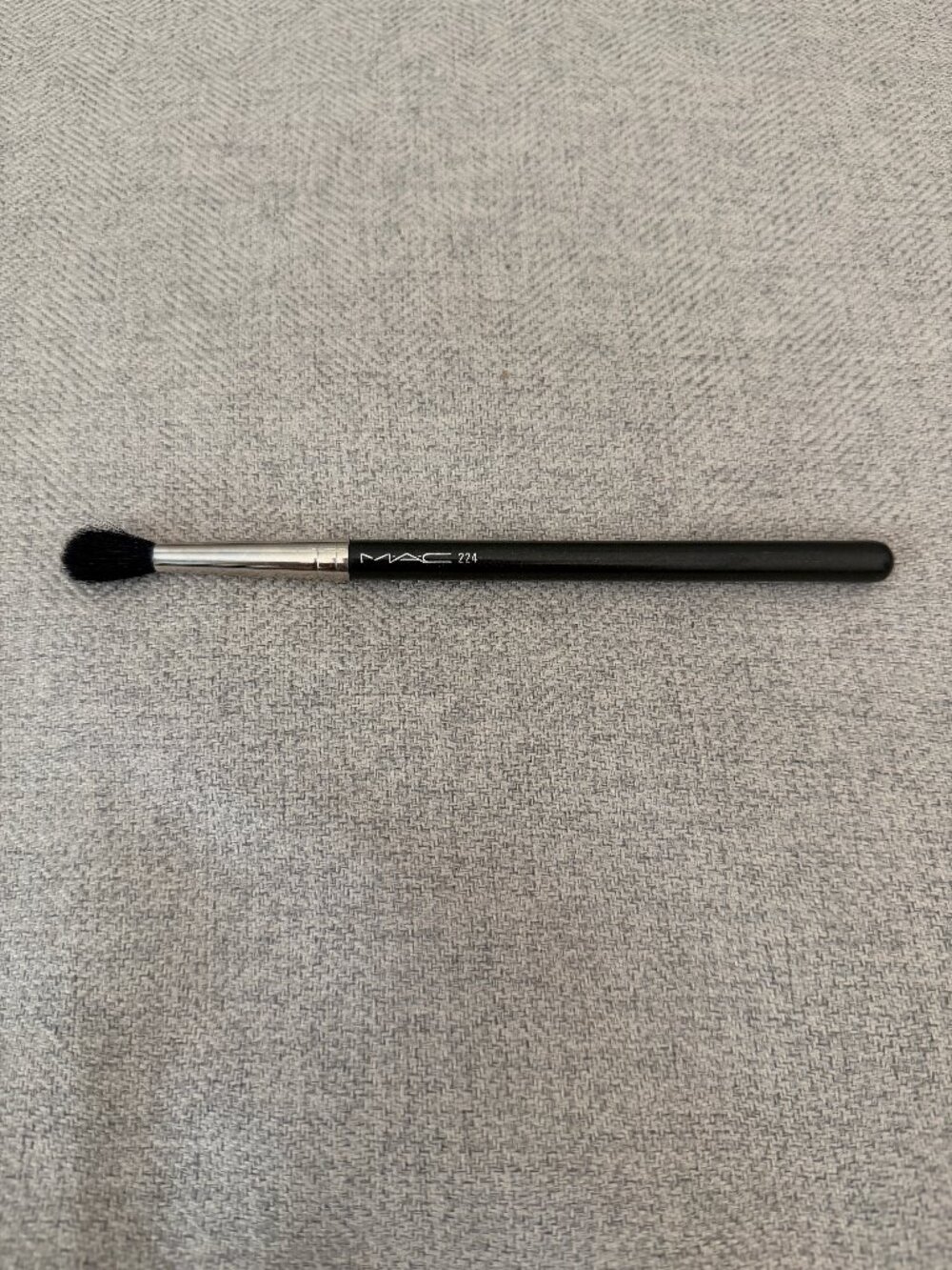 MAC 224 Synthetic Tapered Eyeshadow Blending Brush
